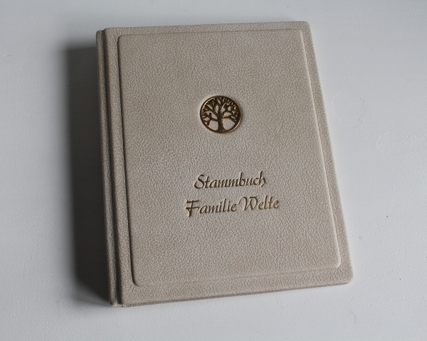 Stammbuch "Goldene Lebensbaum" aus hellbraunem Nubukleder, DIN A5